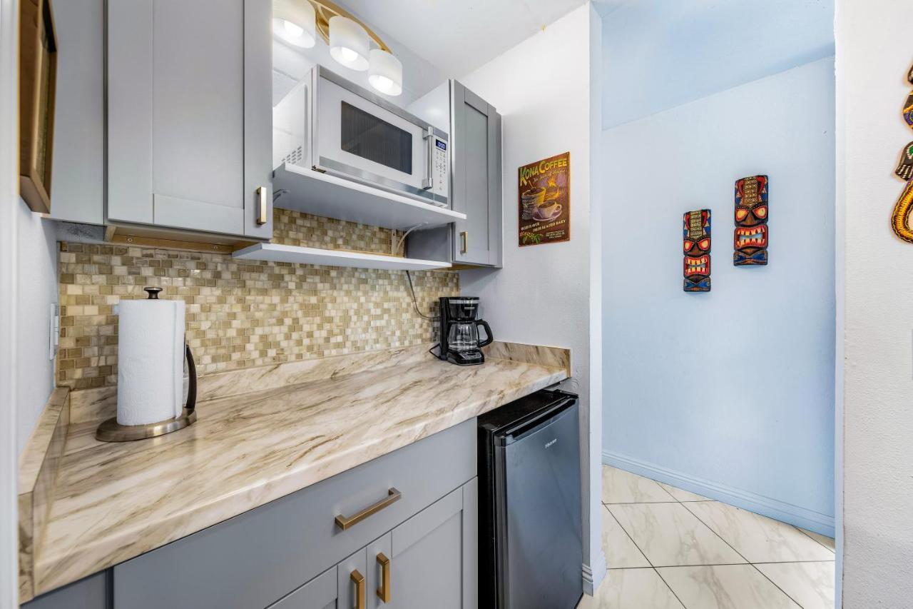 Downtown Hawaiian Theme Condo With Hot Tub, Pool & Beach - Kona Islander Inn Kailua-Kona Esterno foto