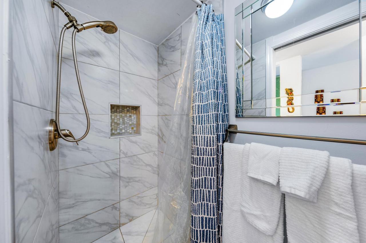 Downtown Hawaiian Theme Condo With Hot Tub, Pool & Beach - Kona Islander Inn Kailua-Kona Esterno foto